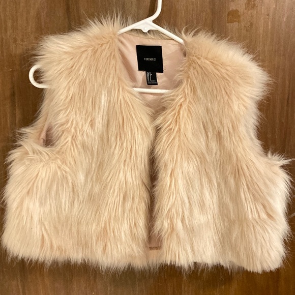 Furry soft pink crop vest - Picture 1 of 1